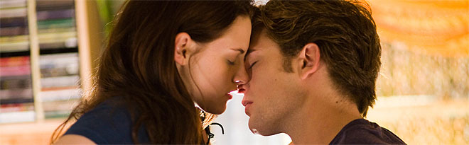 Robert Pattinson y Kristen Stewart desnudos en Amanecer