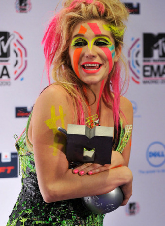 Kesha durante la entrega de premios de los MTV