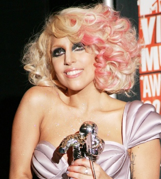 Lady Gaga acusada de plagiar el videoclip 'Born this Way' a un grupo coreano