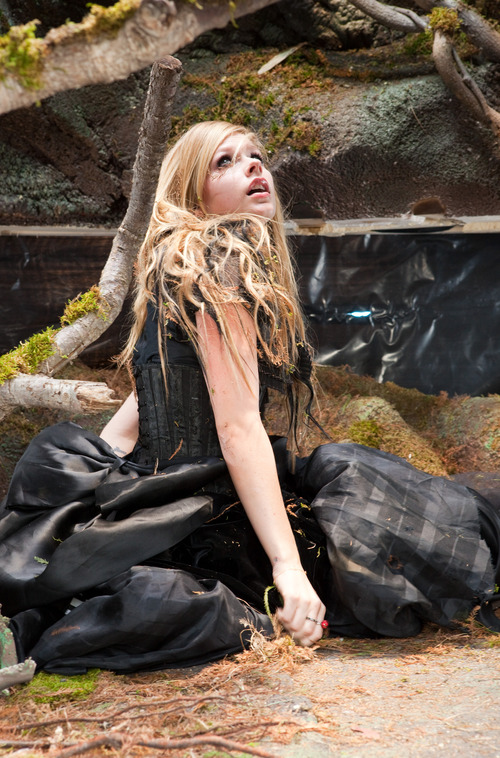 Videoclip de Avril Lavigne'Alice Underground'
