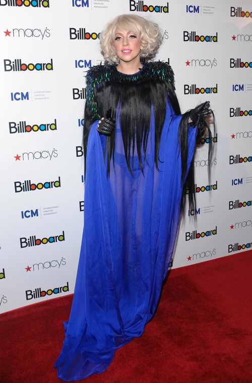 Lady Gaga: azul y transparencias en los Billboard
