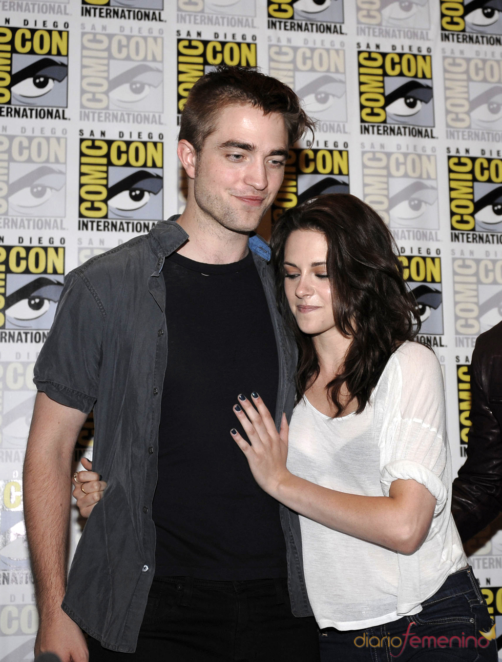 Robert Pattinson y Kristen Stewart, acaramelados en el Comic Con 2011